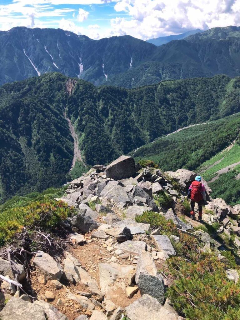 ここから一気に下降。この先、写真なし
