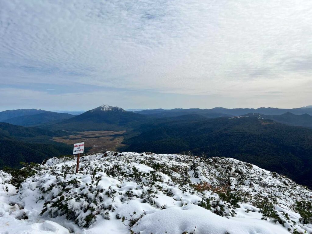 山頂から尾瀬ヶ原と燧ヶ岳