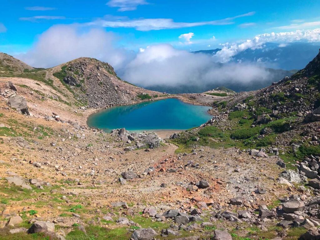 スマイルみたいな形の池