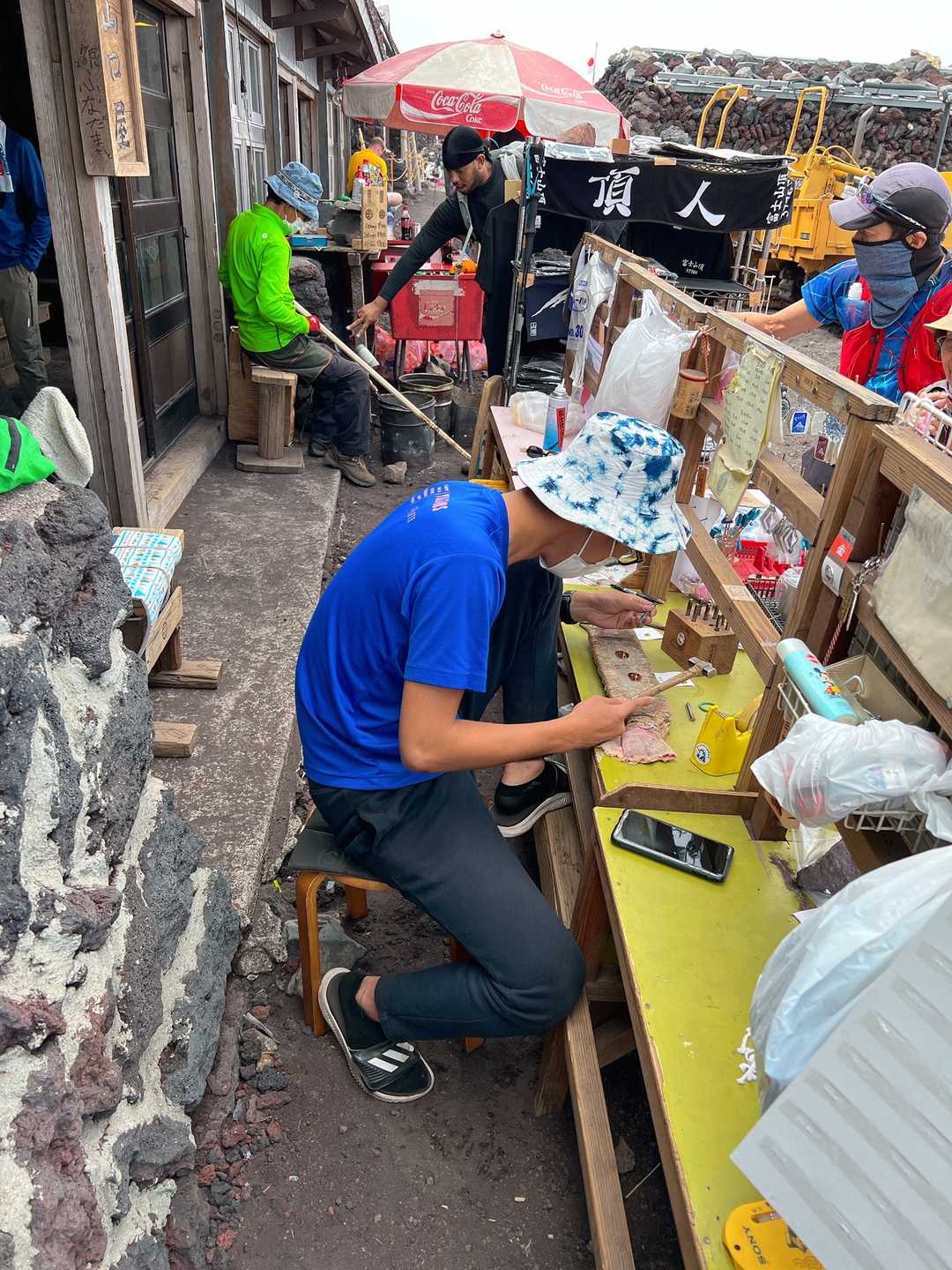日付刻印入りの山バッジ