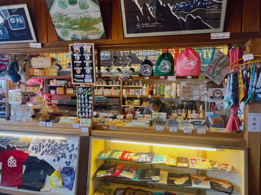 品揃え豊富な売店