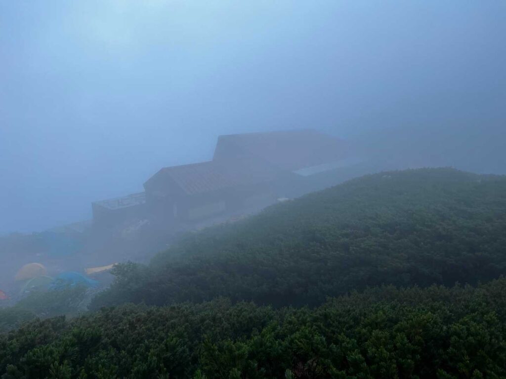 なんとか北岳山荘に到着