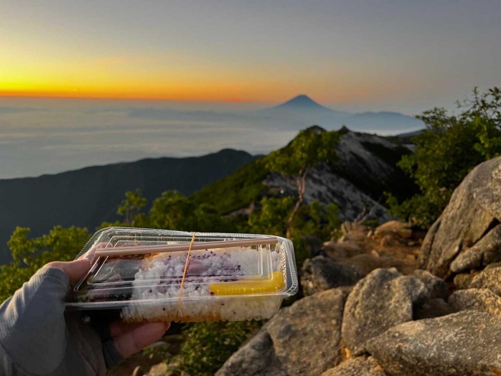 小屋で作ってもらったお弁当