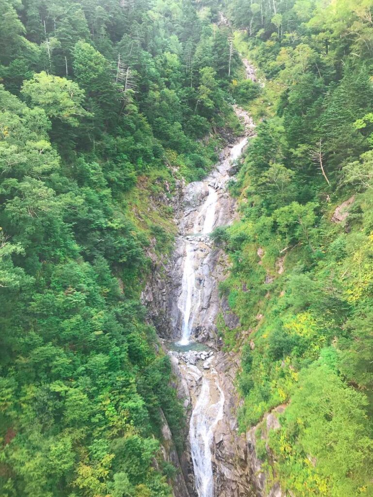 途中に見えた滝