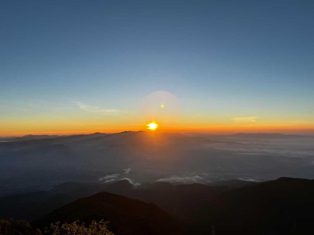 眩しくなってきた朝の光