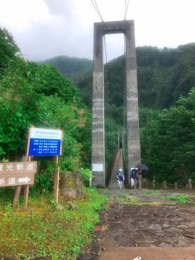 行きは暗くて見えなかった橋