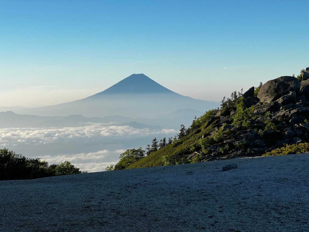 下山中に振り返って見た富士山