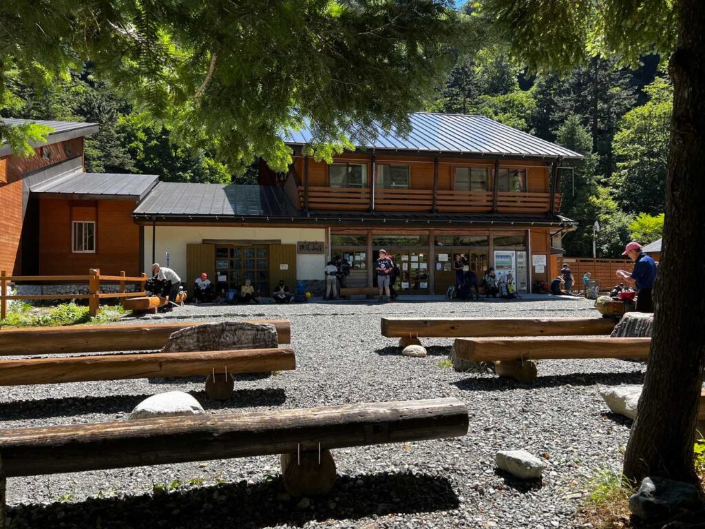 横尾山荘に到着。もう終わってもいい