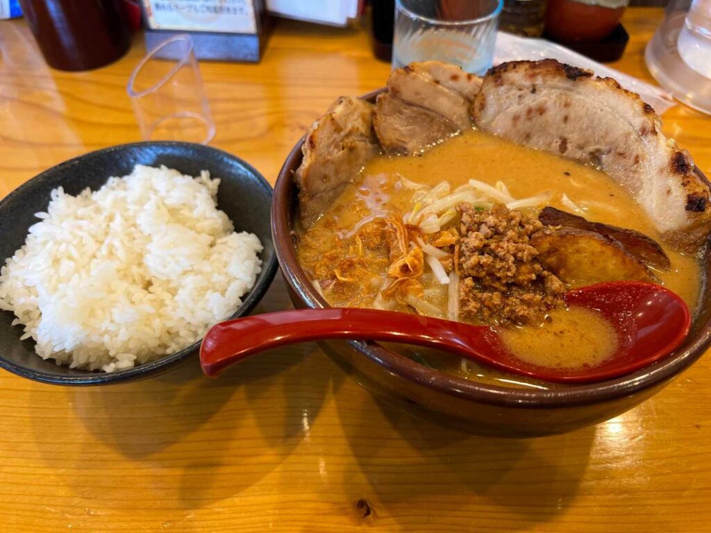 帰りの味噌ラーメン。塩気が最高