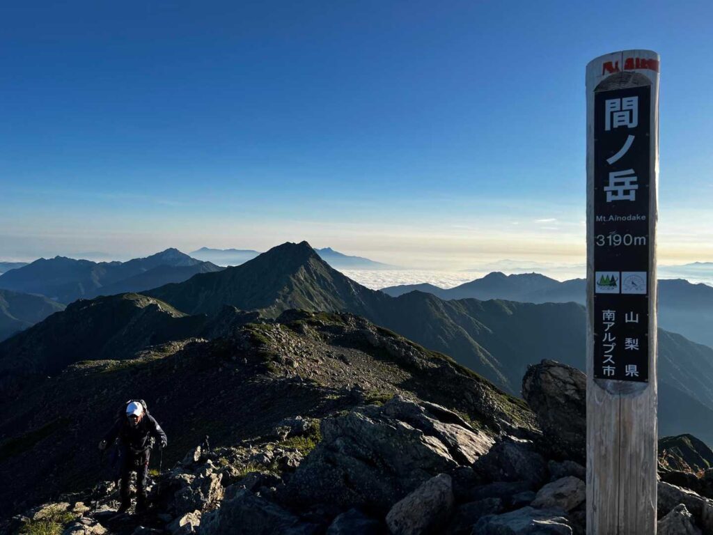 雲海に浮かぶ富士山