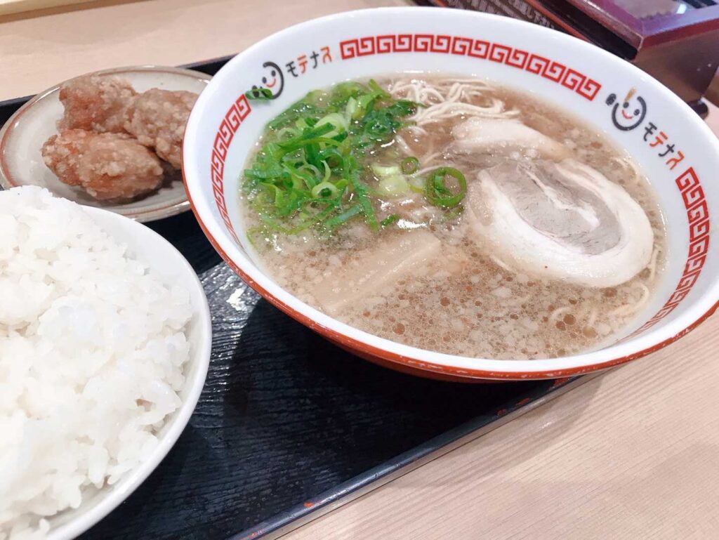 【番外編】帰りにサービスエリアで暖かい 京風ラーメンセットを頂きまぁ〜す✨