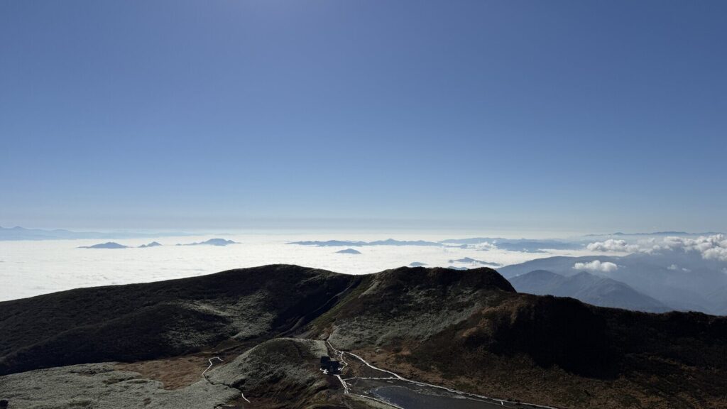 男女岳の山頂から。雲海が広がっていました